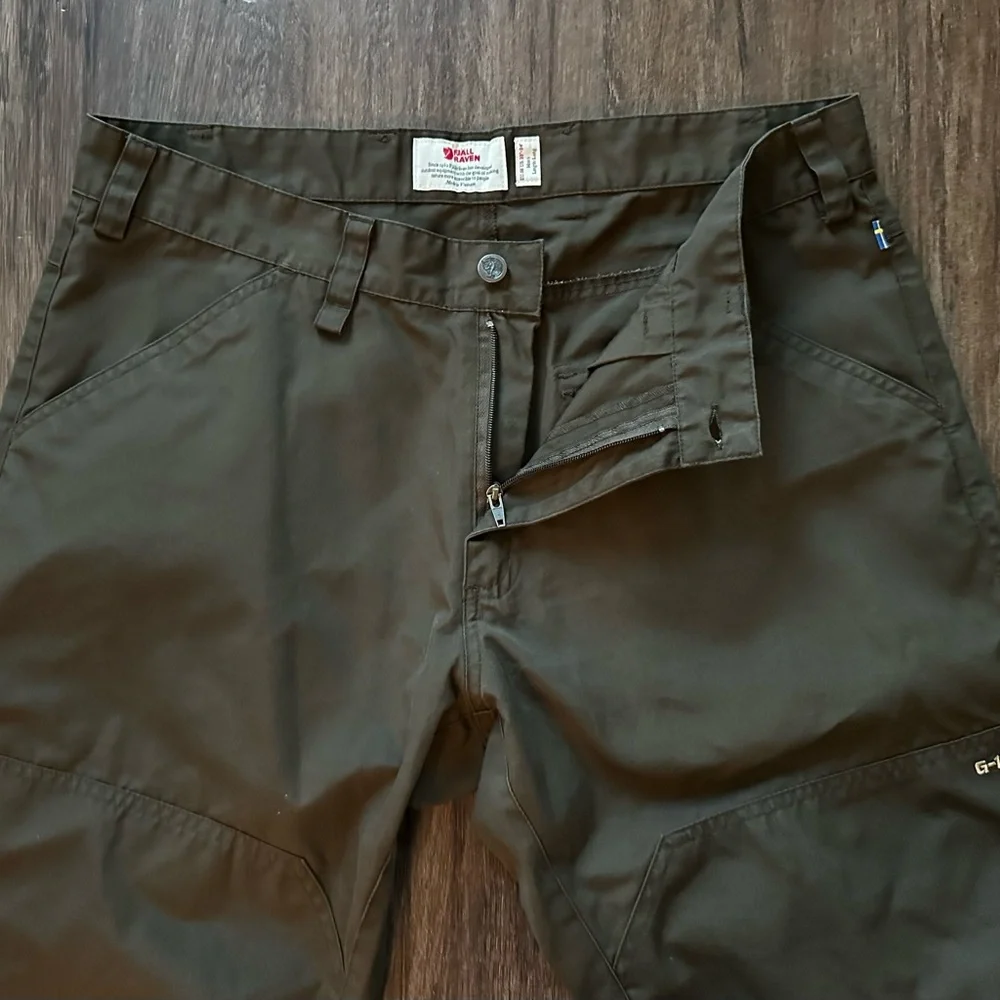 Fjallraven Men’s Barents Pro Jeans in Dark Olive/Brown. Waist 33”-34” (Long)